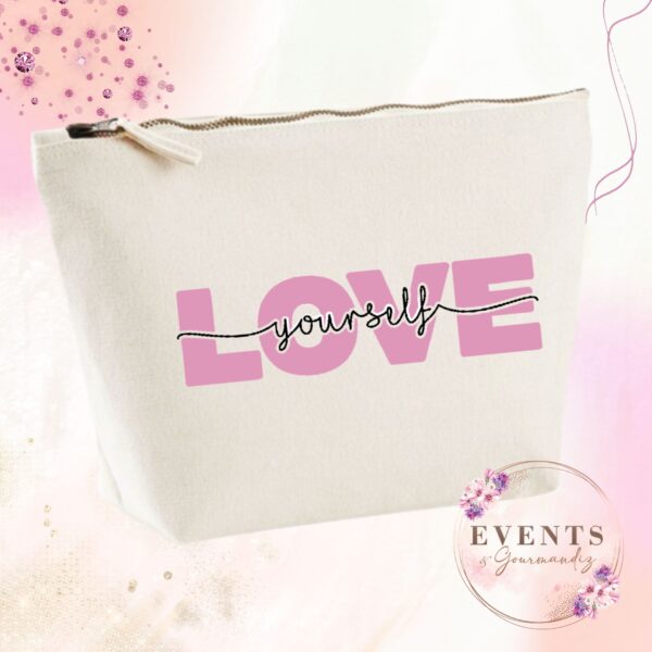 Pochette/ Trousse toilette personnalisée (grande) – Image 11